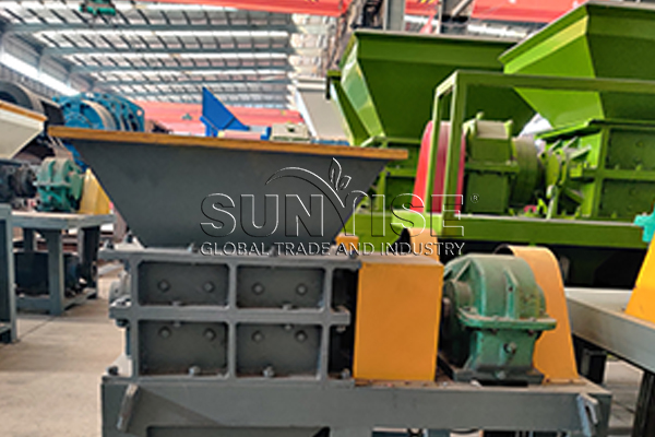 Electronic equipment second double shaft shredder.