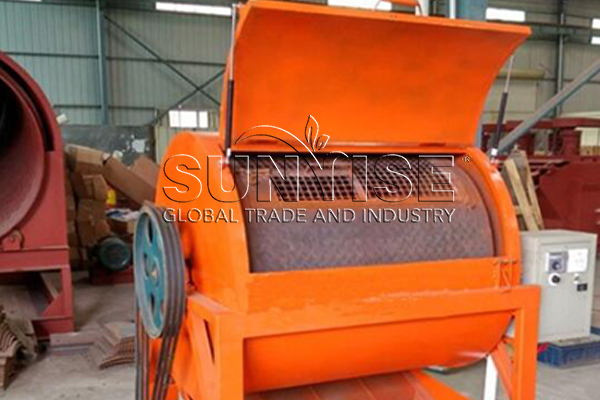 Shredder in aluminum recycling machine.