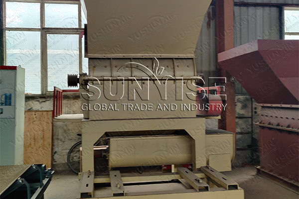 Shredder in lithium battery recycling equipment.