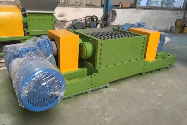 Two-axis shredder in waste e-waste recycling production line Two-axis shredder in waste e-waste recycling production line