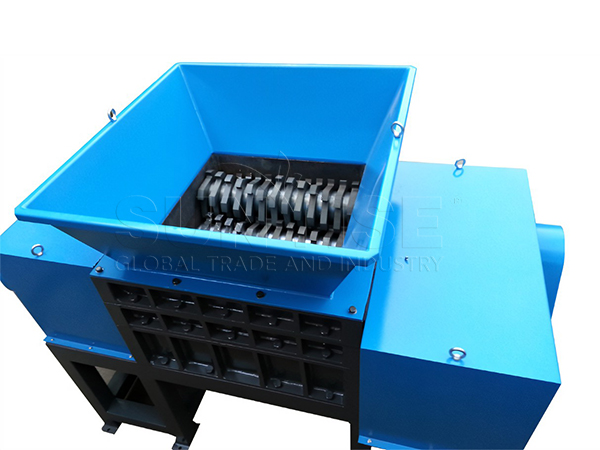 Four-axis-shredder
